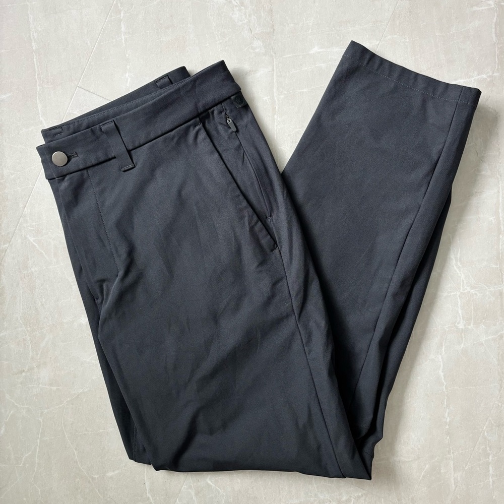 Lululemon Commission Pant Classic Fit Cropped Waist 33”, Inseam 27” Dark Grey